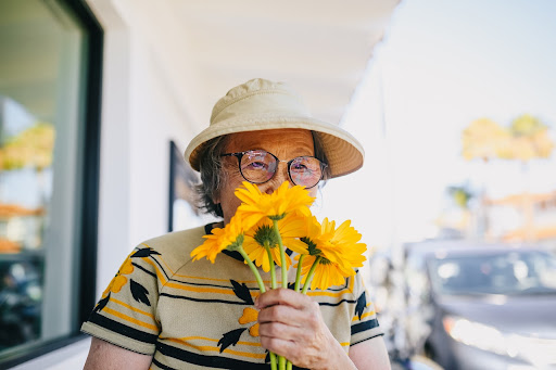 Flower delivery service to gift your grandparents in Costa Blanca or anywhere in Spain