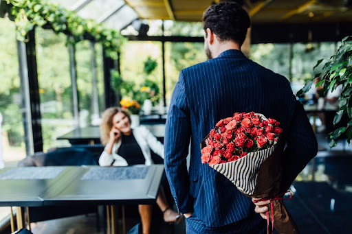 Construyendo Lazos de Amor: Regalos Románticos de Navidad al Comienzo de una Relación